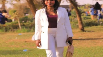 حزن عميق يعبر عن فقدان شخص مقرب كأنه جزء من العائلة